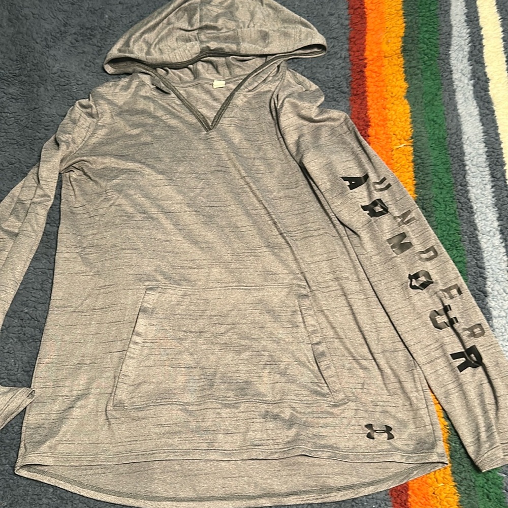 Under Armour heat gear hooded long sleeve shirt with pocket youth XL